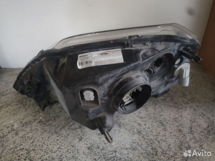 Фара правая Renault Logan 8200744754