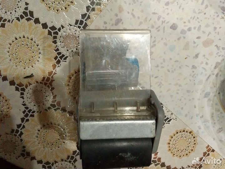 Диспенсер для скотча