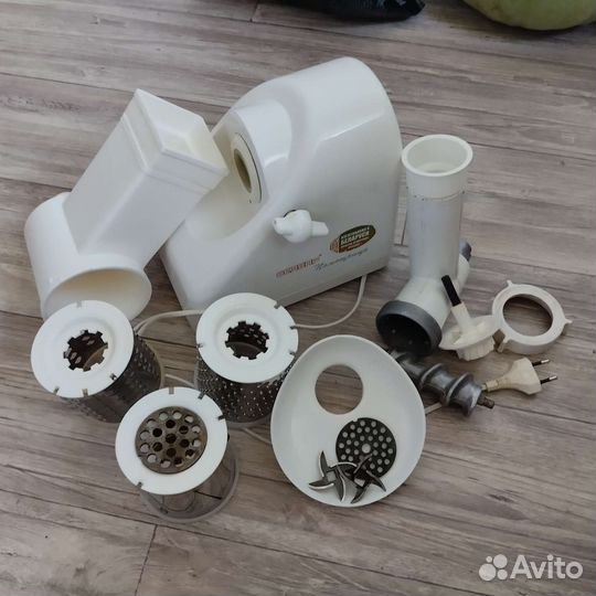 Электромясорубка 