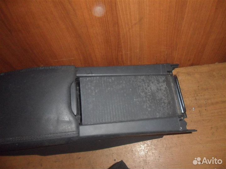 Подлокотник центральный Volvo S60 FS42 B4164T