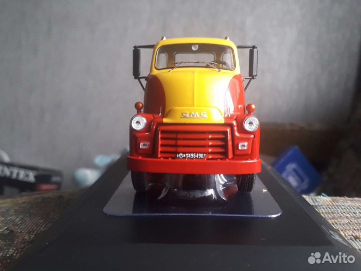 Кзлекционная иодель1/43 GMC 950 GDE