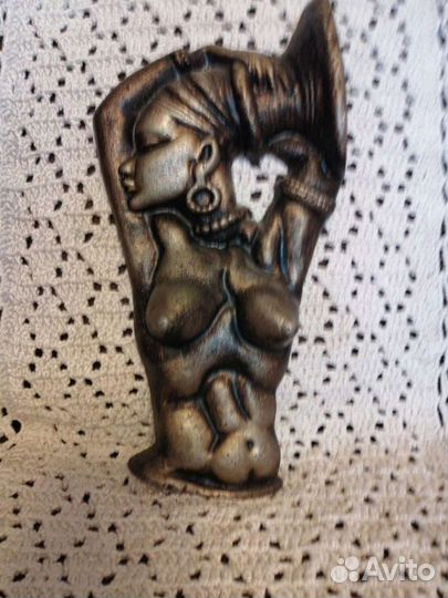 Резные орлы