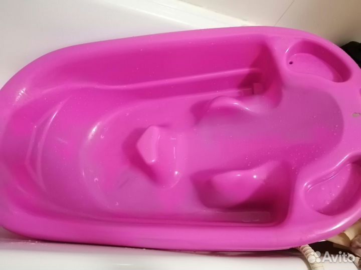 Ванночка для купания с удобном изгибом для груднич