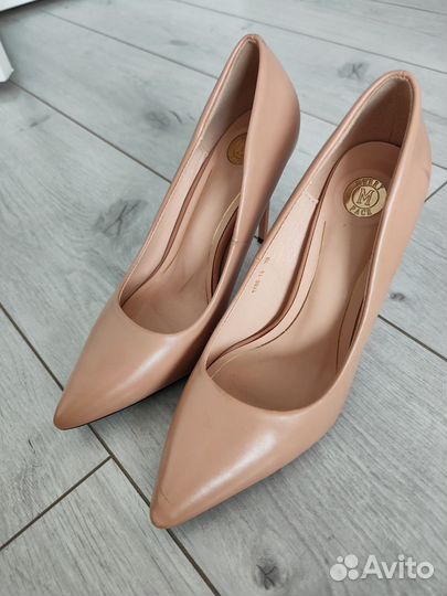 Бежевые туфли каблуке 37р