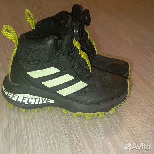 Демисезонные ботинки adidas 28