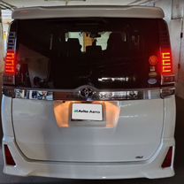 Toyota Voxy 2.0 CVT, 2018, 42 000 км, с пробегом, цена 2 755 000 руб.