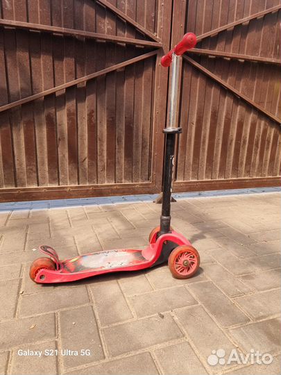 Детский трехколесный самокат