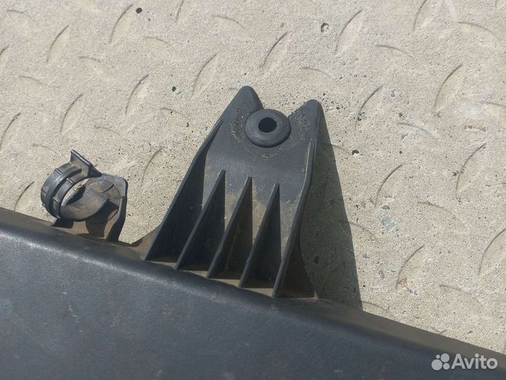 VW Sharan(00-10) декоративная крышка двс