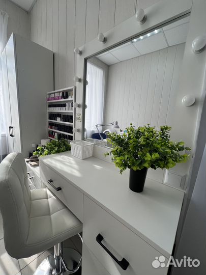 Место бровиста в аренду с клиентами