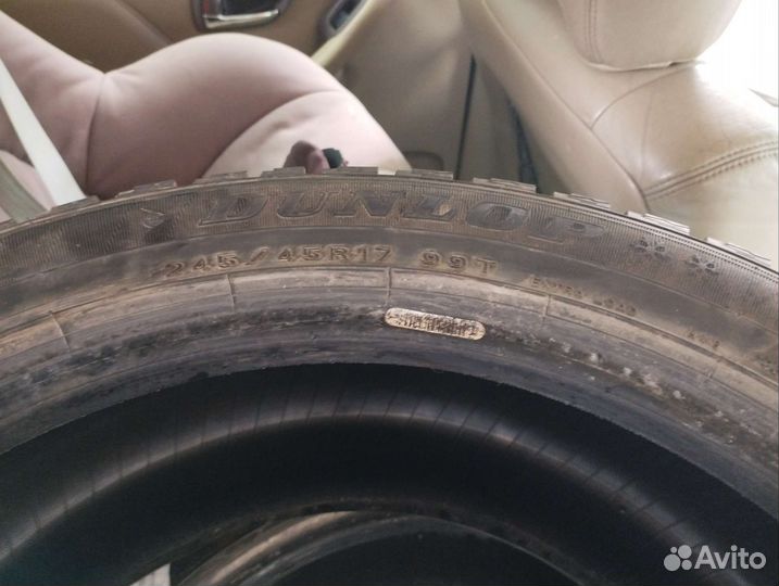 Dunlop SP Winter Ice 02 245/45 R17 99T