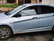 Hyundai Solaris 1.6 MT, 2012, битый, 167 700 км, с пробегом, цена 700 000 руб.