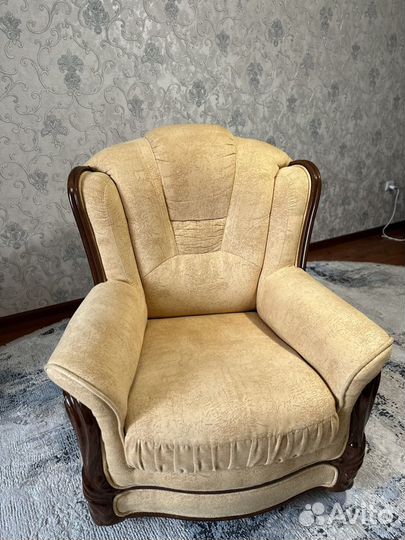 Мягкая мебель диван и 2 кресла б/у
