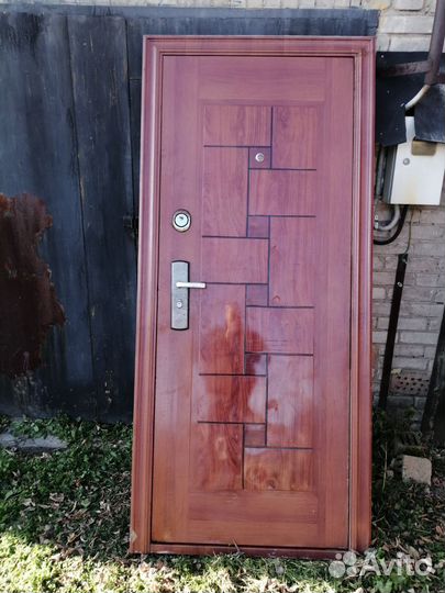Дверь входная металлическая бу