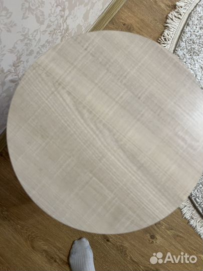 Журнальный столик на колесиках круглый