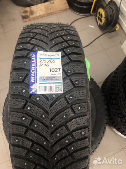Michelin X-Ice North 4 215/65 R17