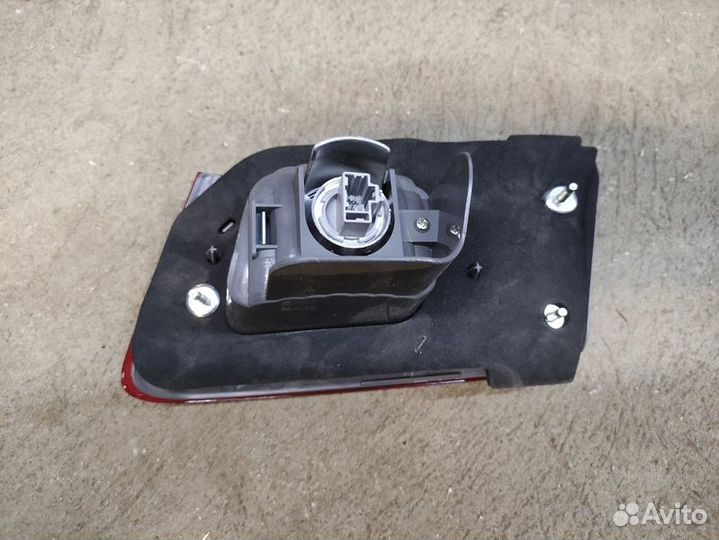 Фонарь левый в крышку багажника Honda Accord 8