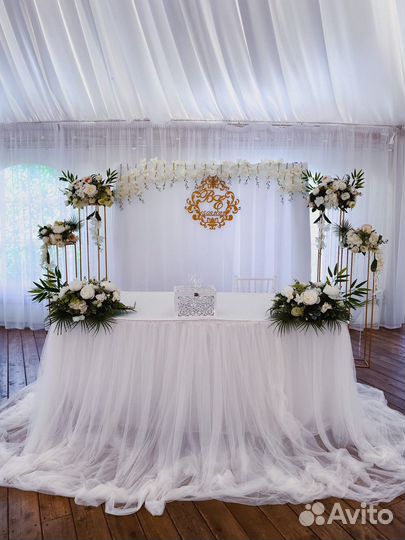 Белое свадебное оформление зала