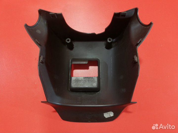 Кожух рулевой колонки левый Nissan Navara D40M