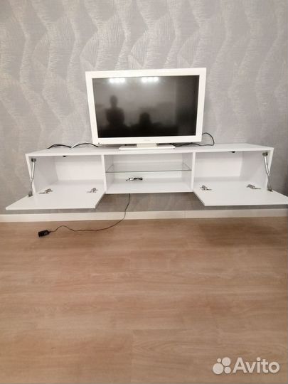 Тумба под телевизор подвесная