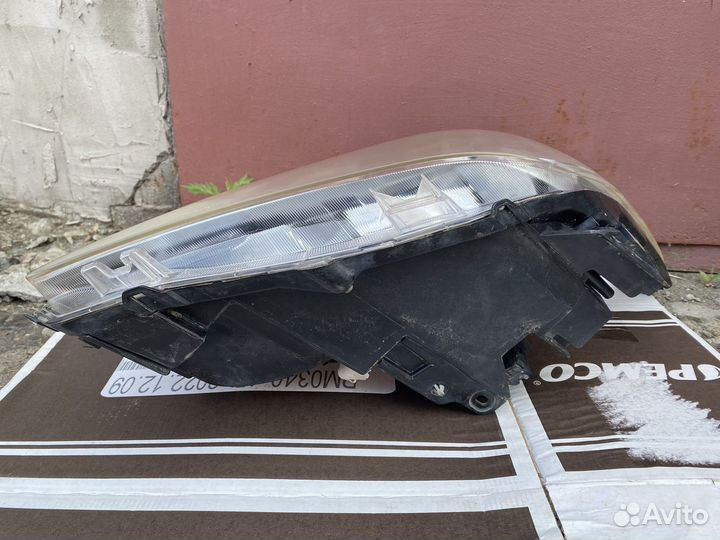 Фара левая Toyota prius 30 4729