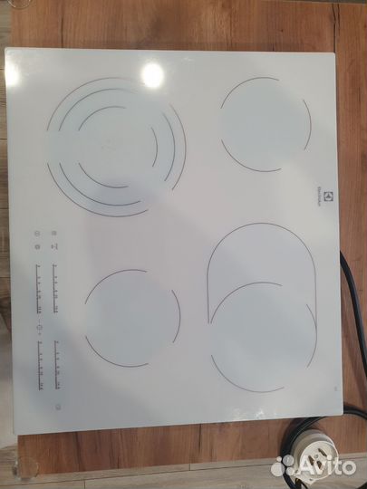 Варочная панель Electrolux электрическая 4 конф