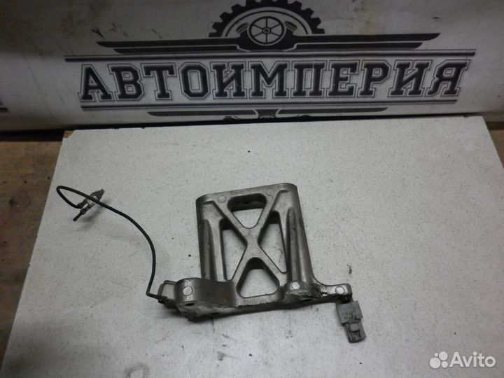 Кронштейн двигателя Toyota Sienna /Тойота Сиенна 2