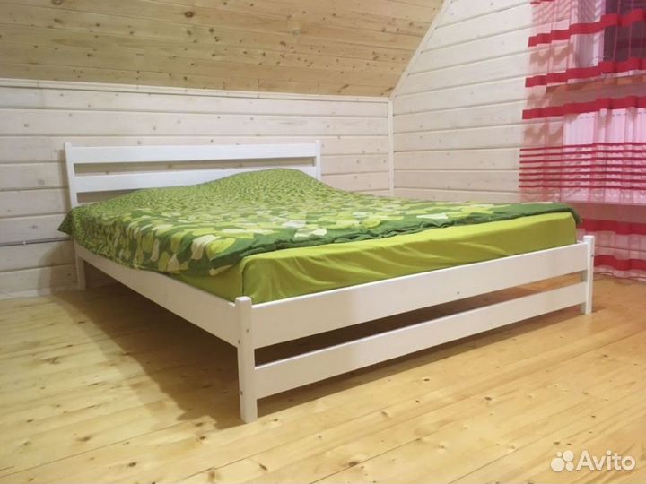 Кровать двуспальная из массива белая