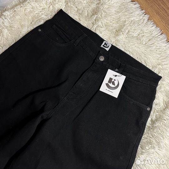 Черные джинсы