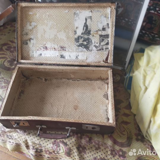 Чемодан старинный
