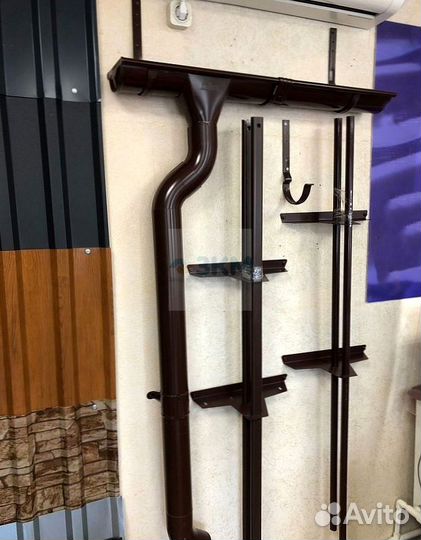 Желоб водосточный