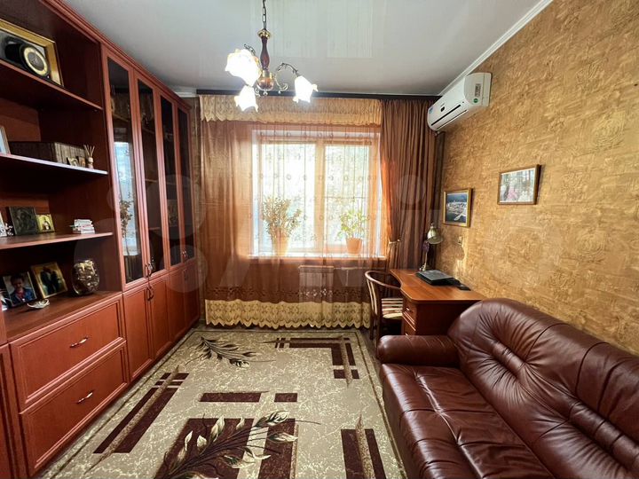 4-к. квартира, 100 м², 2/9 эт.