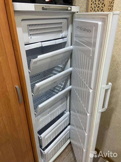 Морозильная камера б/у Indesit 160000р