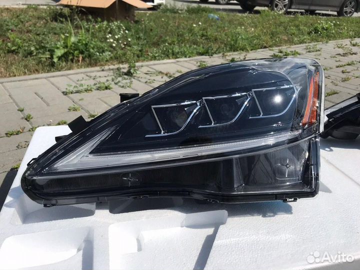 Lexus IS 2005-2013 Оптика передняя стиль LX Z6FN4