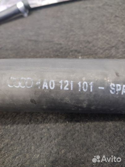 Верхний патрубок охлаждения Audi 100 C4