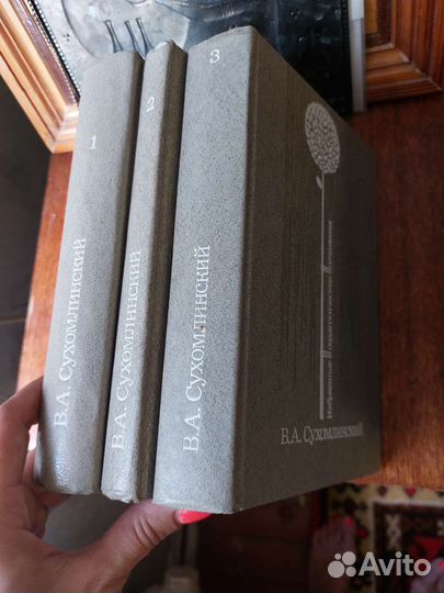 Книги Лесков,Сухомлинский,детективы