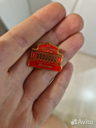 Значки разных городов и стран