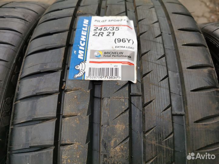 Michelin Pilot Sport 4 S 245/35 R21 и 285/30 R21 100ZR