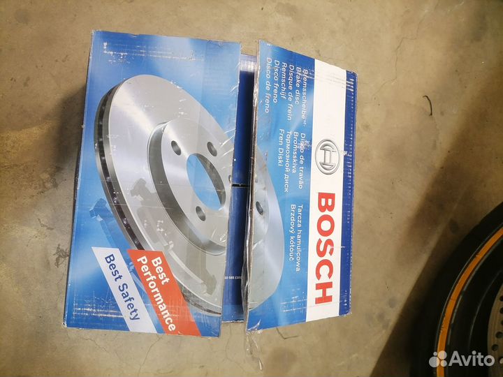 Задние тормозные диски и колодки