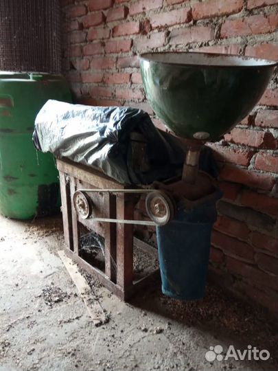 Крупорушка (зернодробилка)