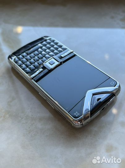 Vertu Constellation Quest, 8 ГБ