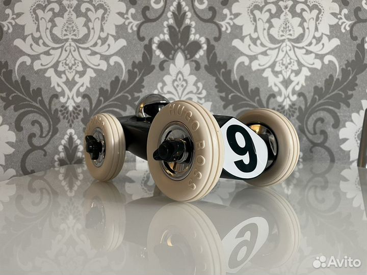 Коллекционная машинка hugo boss