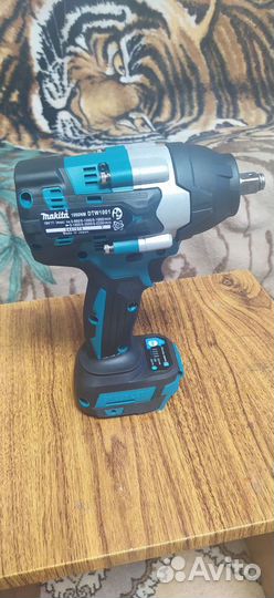 Гайковерт аккумуляторный ударный Makita DTW 1001