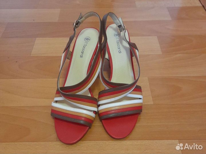 Босоножки женские 39 размер на устойчиво каблуке