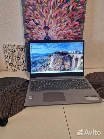 Lenovo FullHD Ryzen 3/Vega3/12/SSD-512gb