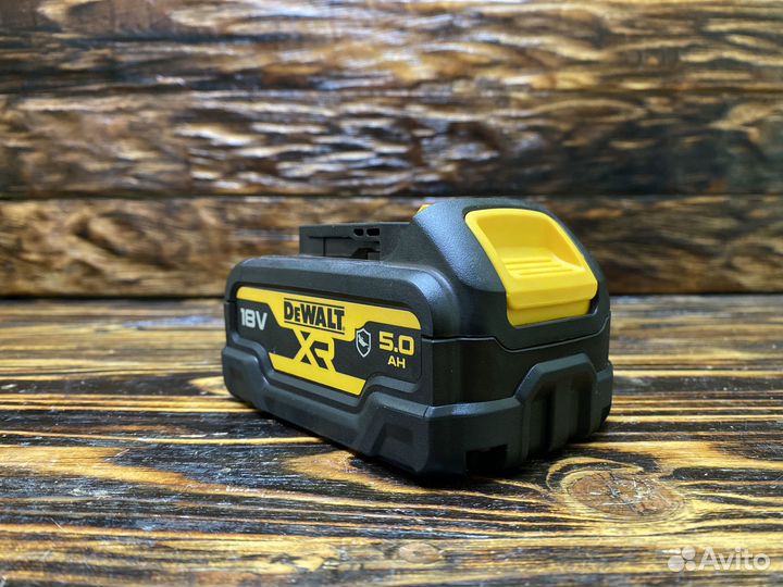 Аккумулятор Dewalt DCB184G маслостойкий