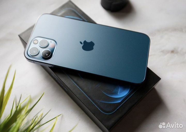 Синий iPhone 12 Pro