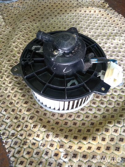 Моторчик отопителя на Mazda