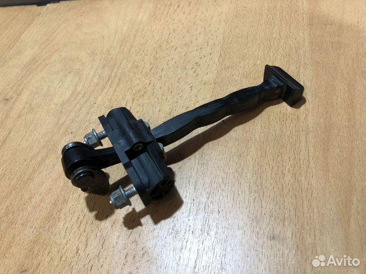 Ограничитель двери Ford Focus