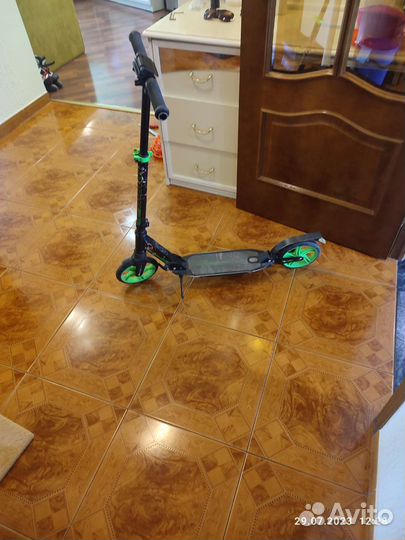 Самокат взрослый с большими колесами