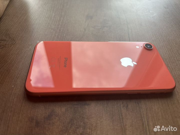 Телефон iPhone XR